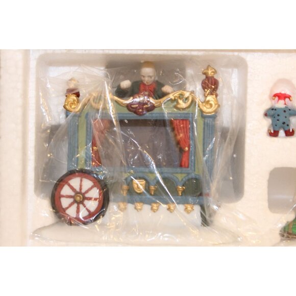 Dept 56 Dickens Village - The Old Puppeteer - Picture 6 of 6